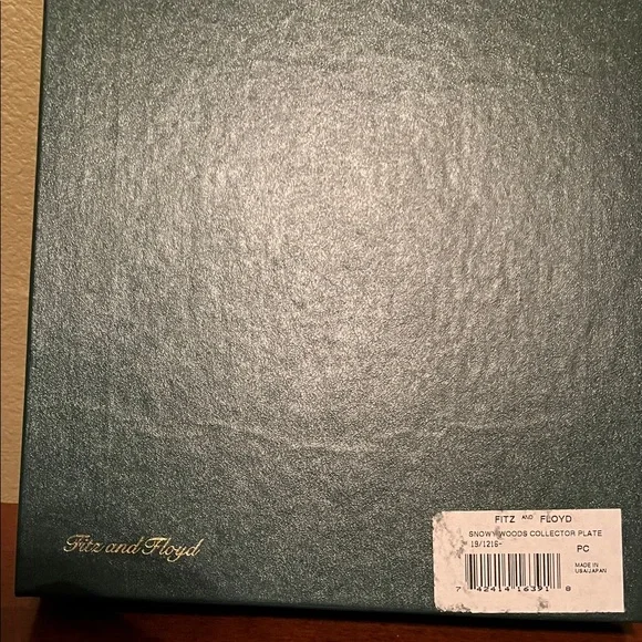 Fitz and Floyd Vintage, Santa with Animals Plate, 1996 - Picture 5 of 8